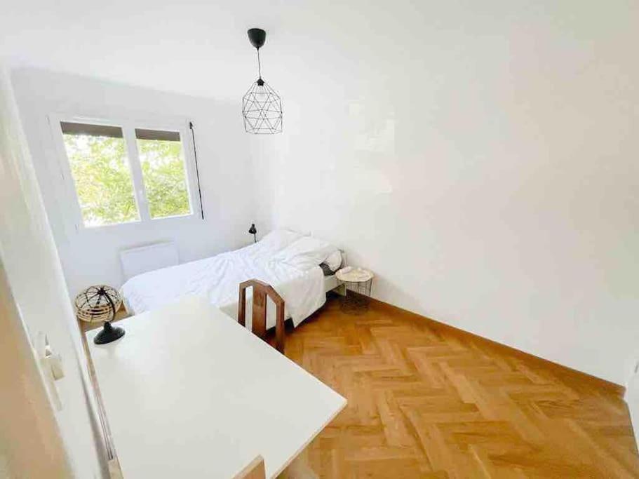Appartement Spacieux Avec Parking Gratuit Sete Bagian luar foto