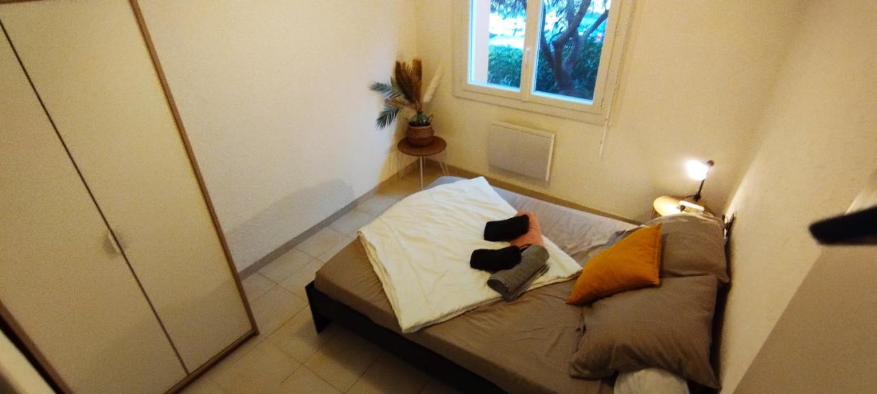 Appartement Spacieux Avec Parking Gratuit Sete Bagian luar foto