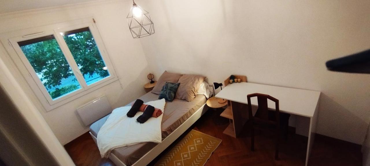 Appartement Spacieux Avec Parking Gratuit Sete Bagian luar foto