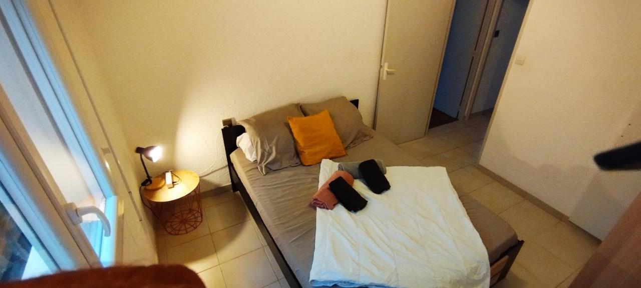 Appartement Spacieux Avec Parking Gratuit Sete Bagian luar foto